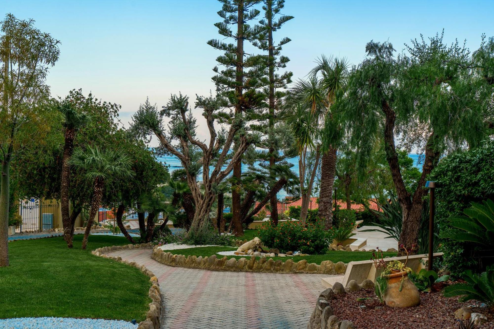 Hotel Villa Levi Сан Ремо Екстериор снимка